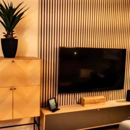 Northern Light - Mellomvegen 118 * Tromsø