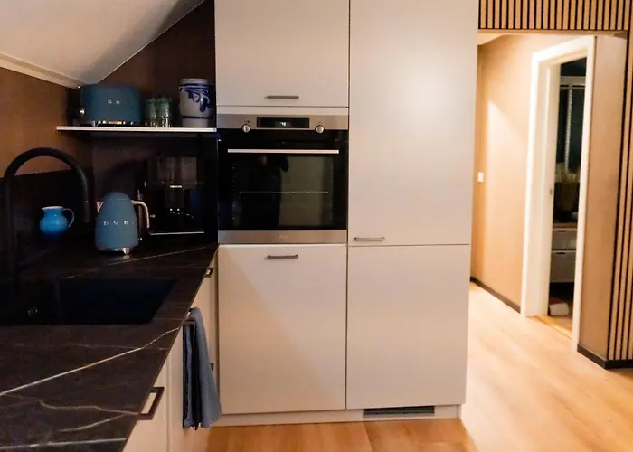 Northern Light - Mellomvegen 118 * Tromsø